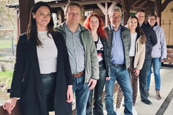 Die Extertaler SPD mit (von links) Josephine Dreier, Bernhard Brandt, Sarah Tammoschath, Ralf Wilde, Melissa Schulz, Daniel Blümel und Karoline Golabeck. - © SPD Extertal