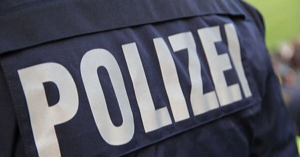 Der Junge war mit zwei Mädchen zu einer heimlichen Spritztour aufgebrochen. - © dpa