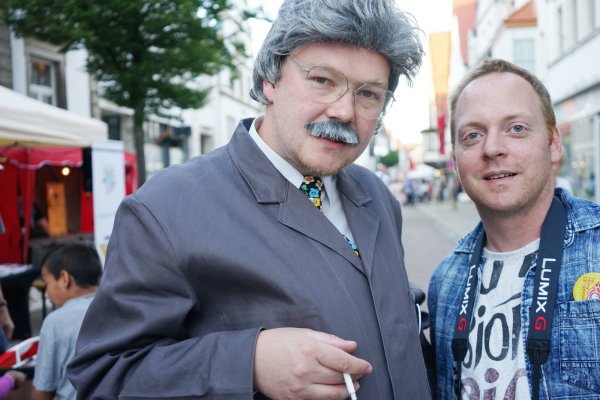 "Horst Schlämmer"-Double Alexander Vandieken und Martin Postert moderieren die erste digitale Ausgabe der Langen Kulturnacht in Horn. - © Fotorechte: Martin Postert