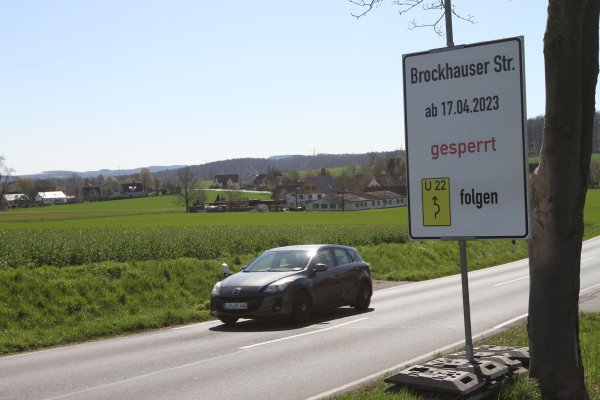 Das c ist zuviel: Falsch geschriebenes Umleitungsschild in Brokhausen - © Martin Hostert