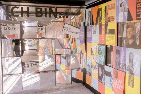 Die Ausstellung ToleranRäume kommt vom 21. November bis 4. Dezember nach Blomberg. Auf dem Parkplatz des Marktkauf können Besucher die Ausstellung auf eigene Faust erkunden. - © Stadt Blomberg