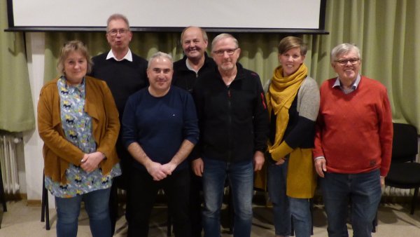 Der Vorstand mit Astrid Büngener (Fachwartin Reiten), Andree Dietrich (Vorsitzender), Ender Ünal (Fachwart Fußball), Ernst August Nolte (Fachwart Automobilsport), Jürgen Beutel (zweiter Vorsitzender), Ann-Kathrin Schikora (Kassenprüferin) und Peter Radszuweit (Fachwart Schwimmen; von links). - © Peter Radszuweit