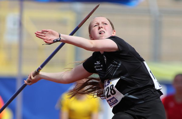 Miranda Wolf von der LG Lippe-Süd bei den Deutschen Leichtathletik-Meisterschaften der Jugend U20 und U16 in Koblenz im Stadion Oberwerth. - © Ralf Görlitz