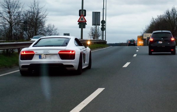 Nicht nur Boliden wie dieser Audi geben mächtig Gummi: Im vergangenen Jahr wurden mehr und auch deutlich schnellere Fahrzeuge geblitzt. - © Kurt Ehmke