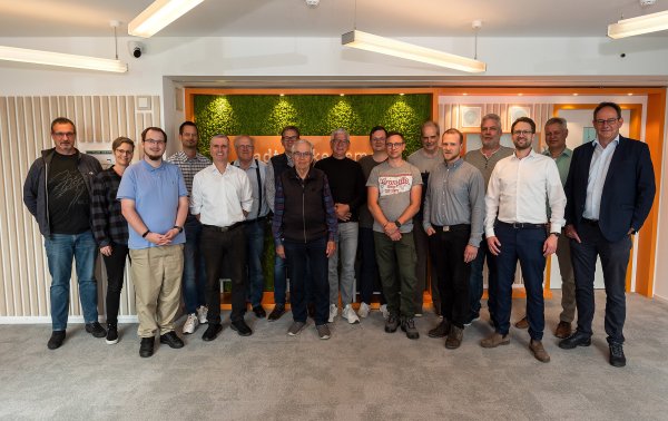 Die Lemgoer Ortsteilvertreter mit den Zuständigen von Stadtverwaltung und Stadtwerke beim gemeinsamen Treffen. - © Stadtwerke Lemgo/Michael Reimer