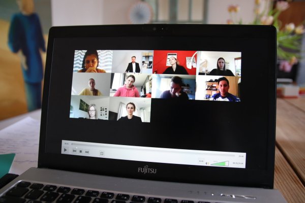 Derzeit finden die Lehrveranstaltungen an der TH OWL vielfach per Video-Konferenz statt. Noch bis 7. Juni gibt es keine Präsenzveranstaltungen. - © TH OWL
