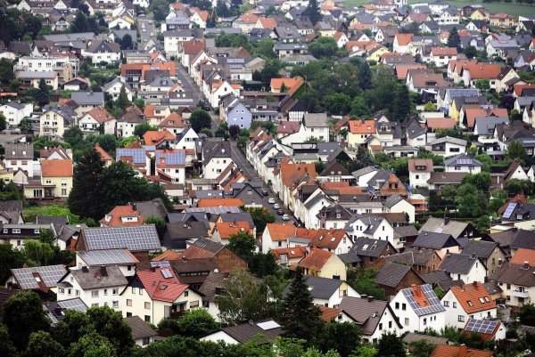 Grundsteuer 2025 in Bielefeld: Jetzt haben Immobilieneigentümer es schwarz auf weiß, wie viel sie künftig bezahlen sollen. - © Symbolbild: Pixabay