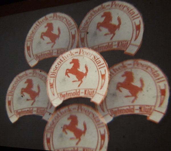 Devotionalien aus dem "Peerstall" in Klüt - es war eine der ersten Diskos in Detmold. - © Christiane Wehmeyer