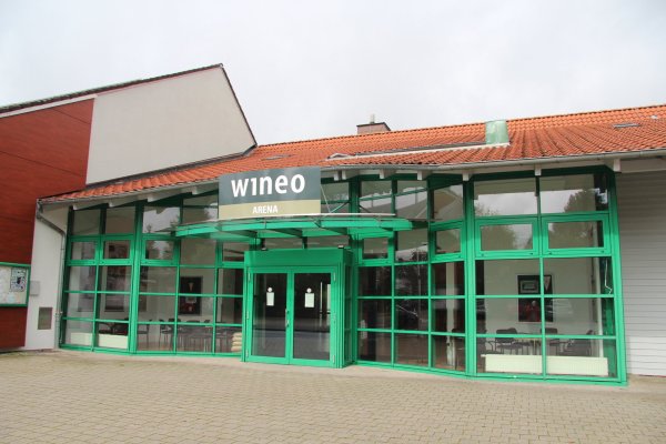 Aus Sicht der Verwaltung müsste das Dach der Wineo-Arena erneuert werden. - © Nadine Uphoff