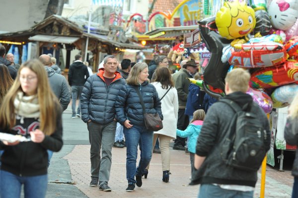 Schlendern erwünscht: Beim Martini-Markt in Lage gibt es viel zu gucken und zu kaufen. - © Nicole Ellerbrake