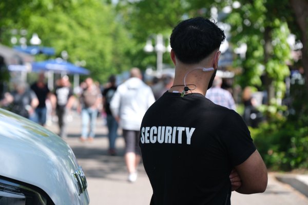Die Sicherheitsbranche hat viel zu tun und leidet an Personalmangel. - © Ulf Hanke (Symbolbild)