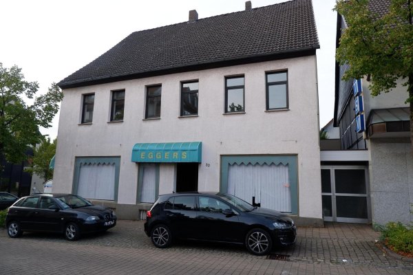 Inzwischen steht nicht nur das Ladenlokal in der Mittelstraße 32 leer. Auch die letzte Mieterin ist inzwischen ausgezogen. - © Lorraine Brinkmann