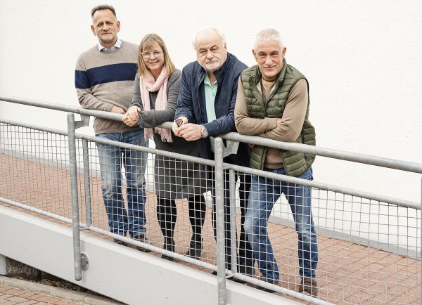 Dr. med. (HR) Pero Kahren (von links), Dr. med. Kristina Linke, Ärztlicher Direktor Dr. med. Hermann J. Paulus und Chefarzt Prof. Dr. med. Dipl.-Psych. Thomas Redecker bilden das ärztliche Leitungsteam der "vita nova klinik". - © Steffi Behrmann/Vita Nova Klinik