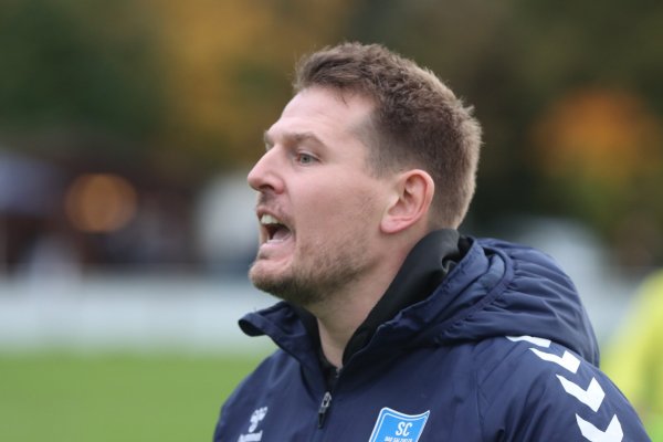 Andreas Wiens ist früher Torwart beim SC Bad Salzuflen gewesen, nun leitet er die Geschicke als Trainer. - © Sebastian Lucas