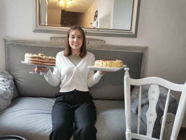 Eine Torten-Fee im Landhaus Shabby-Chic: die Barntruperin Vivienne Lee Melcher will im Mai das Traditions-Café Wächter in der Mittelstraße neu eröffnen. - © Sylvia Frevert