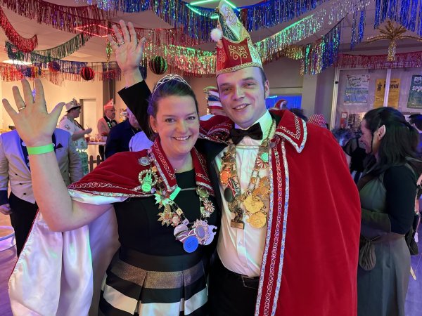 Prinzessin Julia I. (Fernandes Pina) und Prinz Carsten I. (Echterling) haben sichtlich Spaß am Karneval gefunden. - © Sandra Castrup