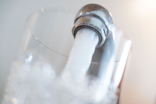 Um die Trinkwasserversorgung auch langfristig zu sichern, investieren die Stadtwerke Lemgo in Lüerdissen in einen größeren Trinkwasser-Hochbehälter. - © Lino Mergeler/dpa