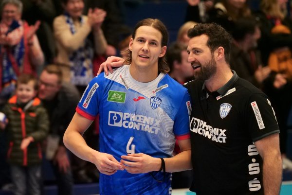 Arbeiten weiter zusammen: Bjarki Mar Elisson und Trainer Florian Kehrmann. Foto: Jörg Hagemann - © Jörg Hagemann