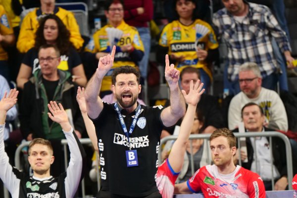 Höher, immer höher: Trainer Florian Kehrmann hat den TBV Lemgo Lippe nach einer schwierigen Hinrunde auf den zehnten Platz geführt. Foto: Jörg Hagemann - © Jörg Hagemann
