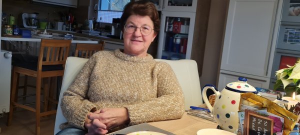 Sie genießt die Zeit zuhause in vollen Zügen: Gerlinde Koch-Lensdorf hat ihr ganzes Berufsleben bei der Stadtverwaltung in Schieder verbracht, jetzt hat ihre Ruhephase begonnen. - © Marianne Schwarzer