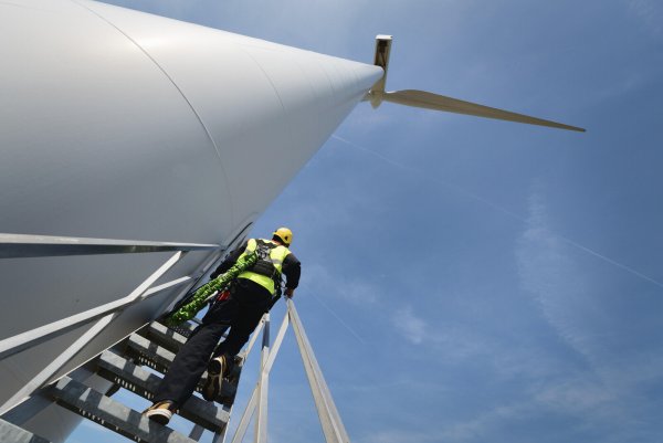 Menschen, die die Energiewende vorantreiben können, sind am Arbeitsmarkt gesucht. - © picture alliance / Westend61