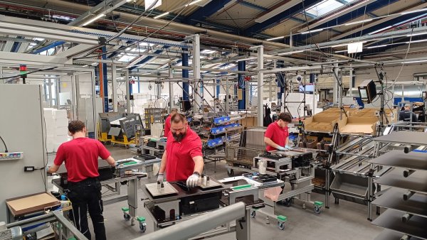 Die Beschäftigten von Miele, wie hier im Werk in Bünde, können wieder optimistischer in die Zukunft blicken. - © Sven Hauhart
