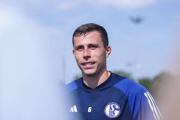 Ron Schallenberg trägt nun das Trikot des Vereins, für den schon seit Kindheitstagen sein Fanherz schlägt. - © Imago Images