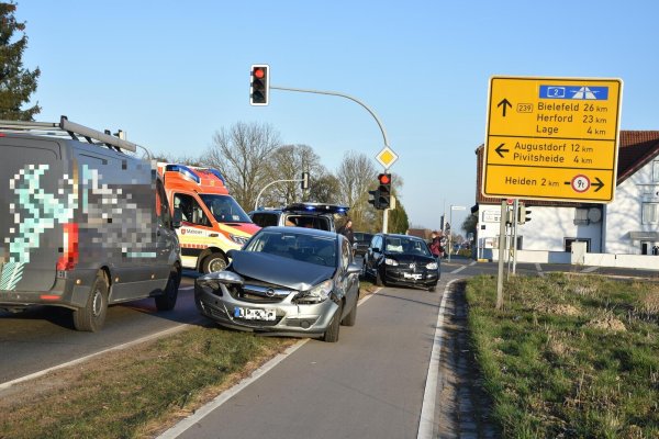 Zwei Personen wurden bei dem Unfall verletzt. - © Jörn Fries