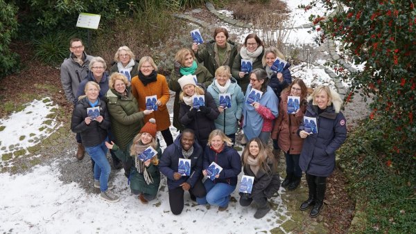 Das VHS-Team stellt das neue Semester-Programm vor. - © VHS Detmold-Lemgo