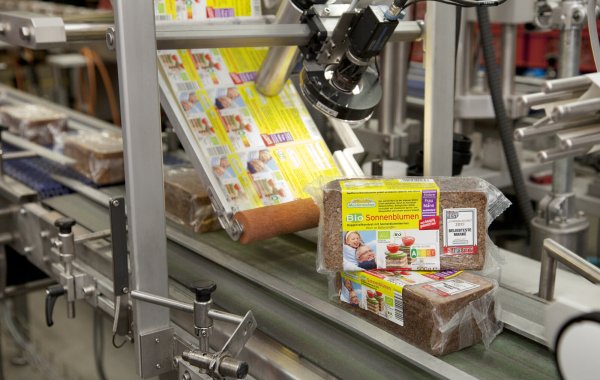 Produktion bei Mestemacher: Der Brotspezialist aus Gütersloh wird vom Backzutatenhersteller Ruf übernommen. - © Mestemacher