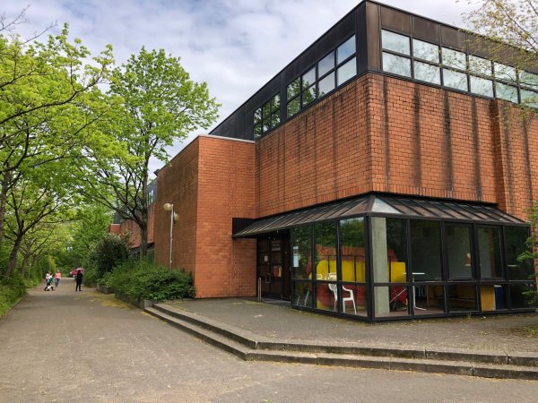 Auch in der großen Sporthalle Aspe, in der beinahe täglich Betrieb ist, bleibt das Duschwasser vorerst kalt. - © Thomas Reineke