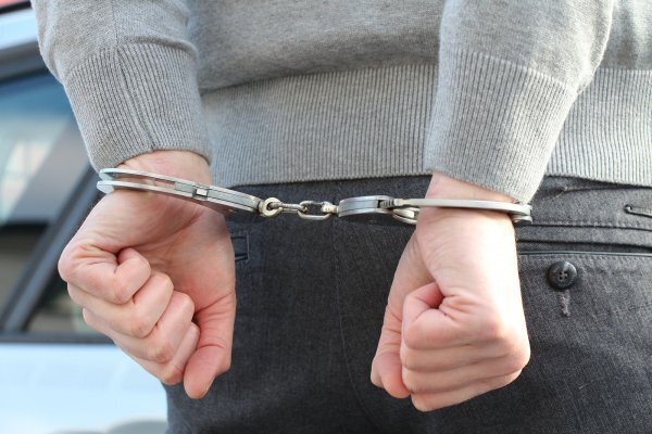 Die Polizei konnte einen der Täter festnehmen. - © Symbolbild: Pixabay