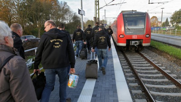 Die S5 - hier am Bahnsteig in Schieder - fährt am Abend des 20. Oktober und 27. November nur bis bzw. ab Altenbeken. - © Archivfoto: Bernhard Preuß