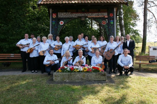 Das Mandolinenorchester Pivitsheide begeisterte mit einem Jubiläumskonzert zum 100-jährigen Bestehen. - © Elke Johannsmeier