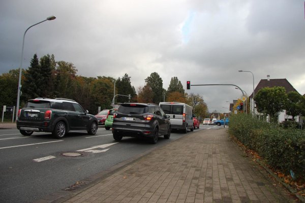 KI - Künstliche Intelligenz könnte die Ampeln in Lemgo bald steuern, und damit für mehr Verkehrsfluss und weniger Stau sorgen. Das Fraunhofer Institut hat die Forschungsarbeit auf den Weg gebracht. - © Katrin Kantelberg