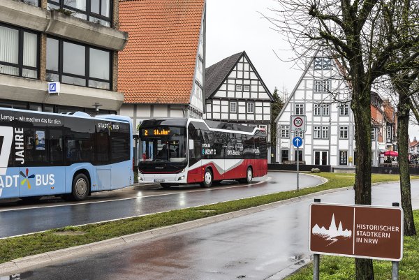 Elektrobusse auf Tour: In Lemgo werden Schülertickets debattiert. - © Michael Reimer
