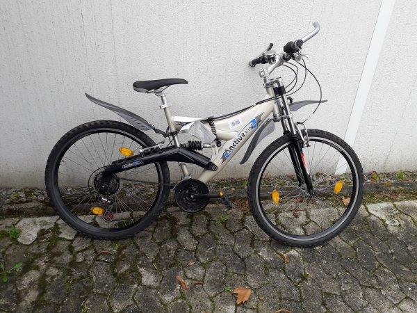 Die Polizei sucht den Eigentümer dieses Fahrrades. - © Polizei Lippe