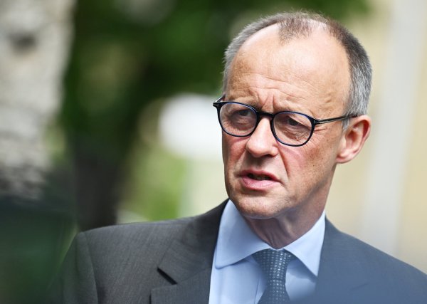 In seinem Amt reiht der CDU-Chef Friedrich Merz Fehltritt an Fehltritt und seine Rivalen warten nur auf die nächsten Patzer. - © dpa