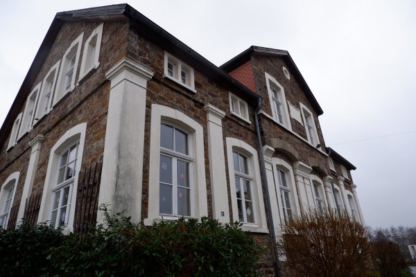 Das Dorfgemeinschaftshaus Almena soll zum Multifunktionshaus werden. Direkt daneben liegt das Feuerwehrgerätehaus. - © Archivfoto: Lorraine Brinkmann