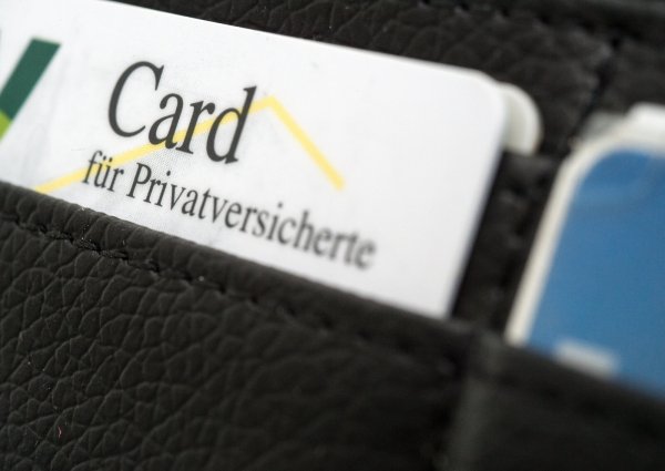 65 Prozent der Privatversicherten sind in diesem Jahr von Beitragssteigerungen betroffen. Die fallen inzwischen so drastisch aus, dass die Zahl der Versicherten steigt, die die Beiträge nicht mehr bezahlen können. - © picture alliance / dpa Themendienst