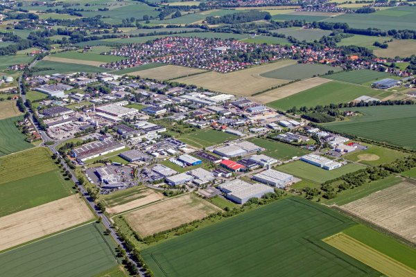 Im Industriegebiet Lieme ist am Dienstag kurzzeitig der Strom ausgefallen. Offenbar hatte ein Vogel einen Kurzschluss im Umspannwerk an der Straße Großer Stein ausgelöst. - © Foto: Andreas Dunker
