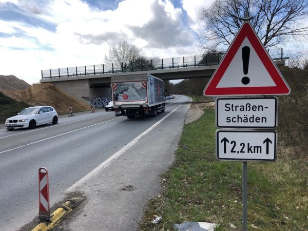 Nur noch wenige Monate, dann löst unter anderem diese Brücke den provisorischen Kreisel in Höhe der Oerlinghauser Straße ab. - © Thomas Reineke