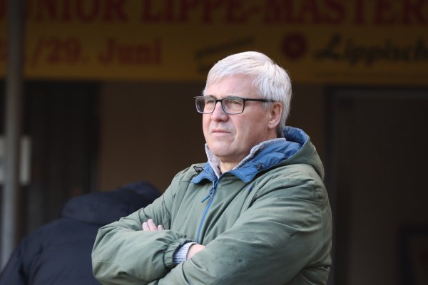 Gerd Zachert ist Fußball-Abteilungsleiter des TSV Kirchheide. - © Sebastian Lucas