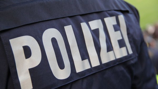 Der junge Mann musste seinen Führerschein abgeben. - © dpa