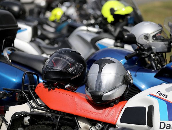 Kalletal setzt auf Gespräche mit den Motorradfahrern. Foto: Oliver Berg/dpa - © (c) Copyright 2018, dpa (www.dpa.de). Alle Rechte vorbehalten