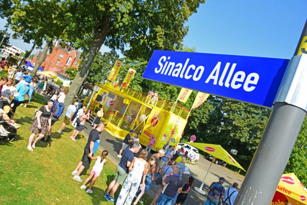 Detmold hat eine neue Straße. Am Sonntag wurde die Sinalco Allee mit buntem Rahmenprogramm feierlich eröffnet. - © Nicole Ellerbrake