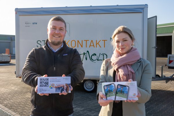 Tom Lachmann, Koordinator für Bürgerbeteiligung, und Elisa Henke-Bockschatz, Gesamtprojektleiterin "Smart Cities", sind zum Auftakt der „Stadtkontakt mobil“-Tour am 25. Januar in Hiddesen mit dabei und freuen sich auf den Dialog mit interessierten Bürgern. - © Torben Gocke