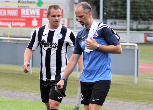 Der Trainer des TBV Lemgo II, Dimitrios Gegas (rechts), hier mit Jan Ehlert. - © Kai Hahn