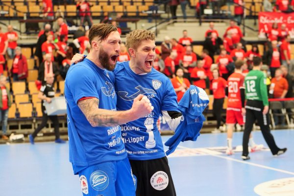 Statt gemeinsam die Fäuste zu ballen wird Fabian van Olphen, der seine Handballkarriere beendet hat, seinem ehemaligen TBV-Kollegen Peter Johannesson (rechts) am 3. Juni kräftig die Daumen drücken. - © Jörg Hagemann