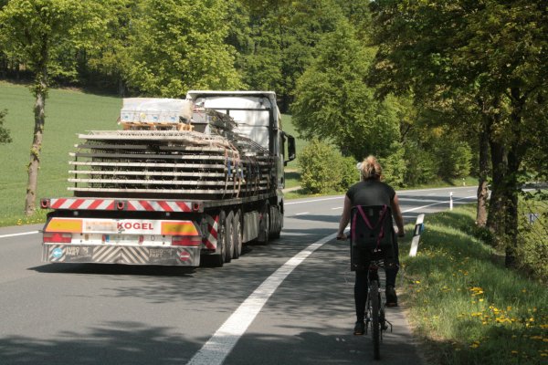 Auf der Extertalstraße ist es für Radfahrer zu gefährlich, finden einige Umfragenteilnehmer. Sie wünschen sich dort einen Radweg. - © Archivfoto: Sylvia Frevert